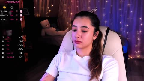 Snapshot of darlabelle chatting on December 17, 5:07 am Belle online show from December 17, 5:07 am