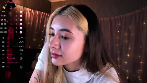 Snapshot of darlabelle chatting on February 7, 5:31 am Belle online show from February 7, 5:31 am
