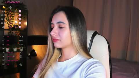 Belle online show from December 14, 3:45 am