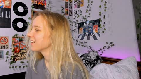 lina online show from December 12, 9:04 pm