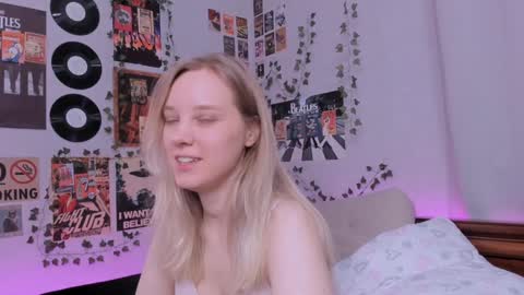 lina online show from December 17, 8:43 pm