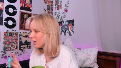 lina online show from February 8, 8:42 pm