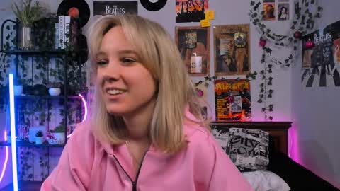 lina online show from March 11, 9:04 pm