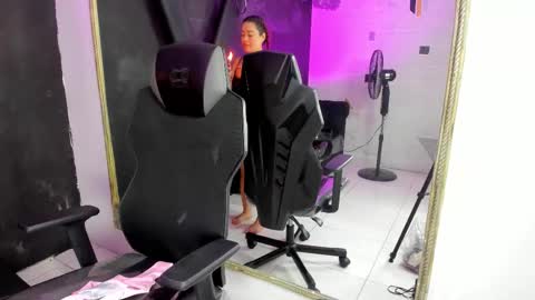 Snapshot of darlingbdsm_ chatting on October 31, 4:00 pm Darling online show from October 31, 4:00 pm