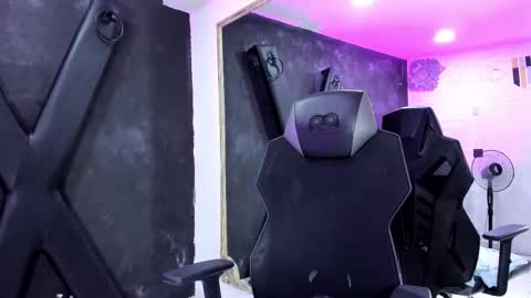 Snapshot of darlingbdsm_ chatting on October 29, 1:37 pm Darling online show from October 29, 1:37 pm