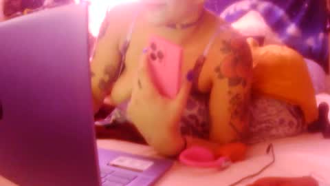 darnette_daisy online show from May 5, 6:05 am
