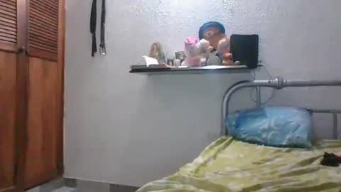 dayana_cruz online show from April 28, 7:01 am