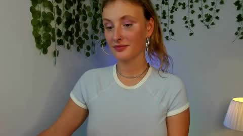 Snapshot of dayna_sunset chatting on October 5, 11:04 am dayna_sunset online show from October 5, 11:04 am
