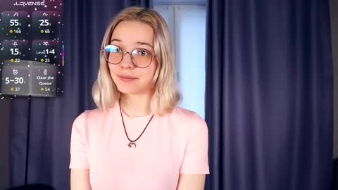 Snapshot of deannmaslen chatting on November 1, 5:22 am Charlie 18yo online show from November 1, 5:22 am