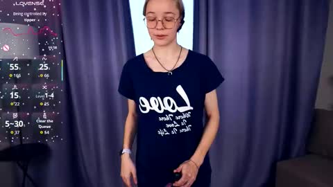 Snapshot of deannmaslen chatting on October 27, 5:36 am Charlie 18yo online show from October 27, 5:36 am