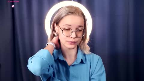 Snapshot of deannmaslen chatting on October 15, 6:27 am Charlie 18yo online show from October 15, 6:27 am