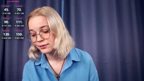 Snapshot of deannmaslen chatting on October 17, 5:43 am Charlie 18yo online show from October 17, 5:43 am