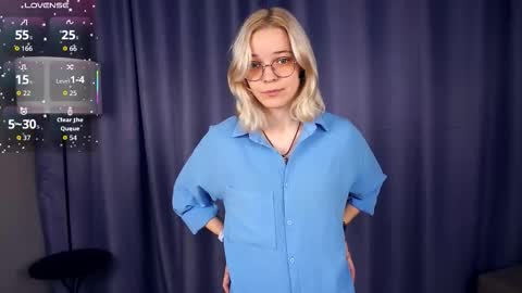 Snapshot of deannmaslen chatting on October 25, 5:15 am Charlie 18yo online show from October 25, 5:15 am