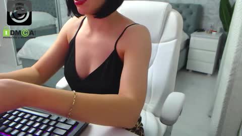 Elly online show from October 9, 9:24 am