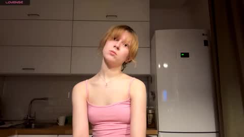 Hello My name is Sarah im new model here and little but shy. online show from February 26, 4:06 pm