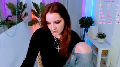 Snapshot of deca_dance chatting on December 10, 4:27 pm Ask me online show from December 10, 4:27 pm