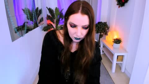 Snapshot of deca_dance chatting on December 19, 12:01 pm Ask me online show from December 19, 12:01 pm