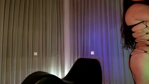 Snapshot of deesseluxure_ chatting on December 5, 6:32 am Andre online show from December 5, 6:32 am