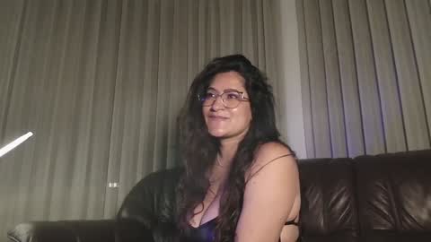 Snapshot of deesseluxure_ chatting on February 8, 8:20 am Andre online show from February 8, 8:20 am