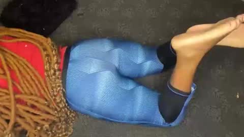 deli_la online show from November 18, 12:28 pm