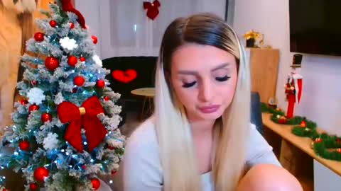 deliciaalove online show from December 21, 8:24 pm