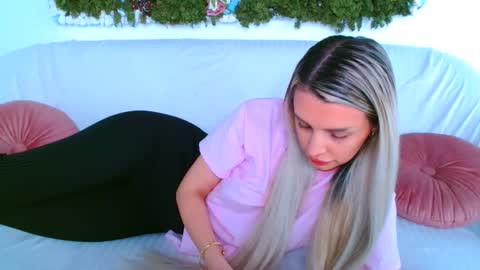 deliciaalove online show from March 23, 8:48 pm