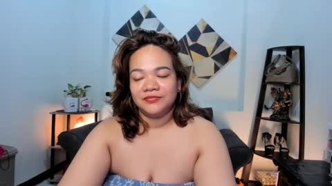 delightfulcurvy online show from December 11, 7:31 am
