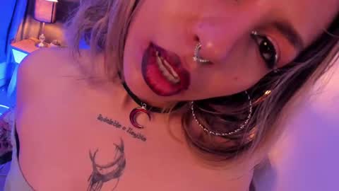 Snapshot of delilah_fix chatting on October 23, 8:59 pm della online show from October 23, 8:59 pm