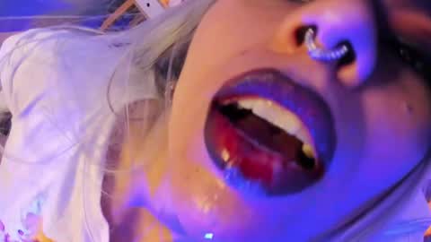 Snapshot of delilah_fix chatting on September 18, 8:29 pm della online show from September 18, 8:29 pm