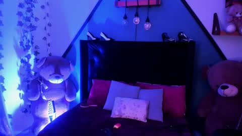 Snapshot of delilah_fix chatting on October 26, 8:37 pm della online show from October 26, 8:37 pm