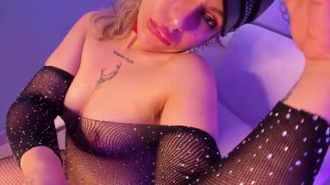 Snapshot of delilah_fix chatting on September 20, 8:07 pm della online show from September 20, 8:07 pm