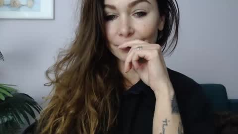 Snapshot of delilah_sweet chatting on February 17, 4:39 pm delilah_sweet online show from February 17, 4:39 pm