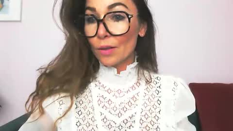 Snapshot of delilah_sweet chatting on September 15, 2:58 pm delilah_sweet online show from September 15, 2:58 pm