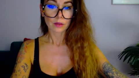 Snapshot of delilah_sweet chatting on September 11, 3:45 pm delilah_sweet online show from September 11, 3:45 pm