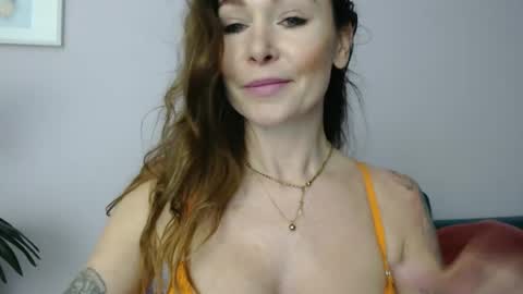 Snapshot of delilah_sweet chatting on March 10, 4:46 pm delilah_sweet online show from March 10, 4:46 pm