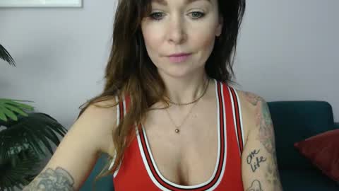 Snapshot of delilah_sweet chatting on March 6, 2:51 pm delilah_sweet online show from March 6, 2:51 pm