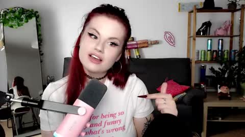 dellacrush_ online show from September 23, 7:01 pm