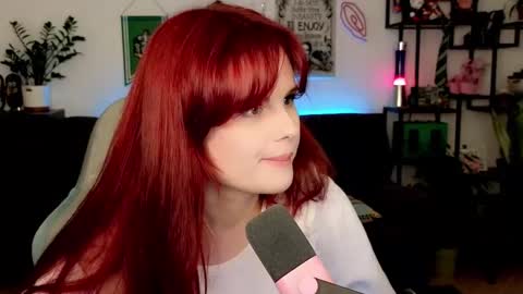 dellacrush_ online show from February 9, 7:16 pm