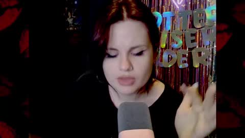 Snapshot of dellacrush_ chatting on February 13, 8:13 pm dellacrush_ online show from February 13, 8:13 pm