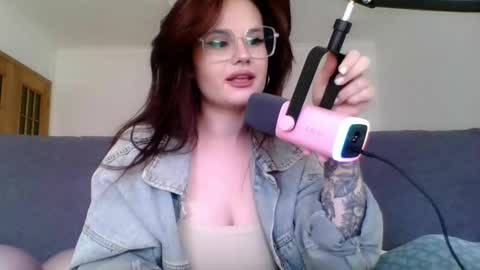 Snapshot of dellacrush_ chatting on March 6, 2:40 pm dellacrush_ online show from March 6, 2:40 pm