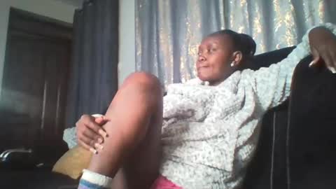 dellarine517299 online show from October 26, 1:06 pm