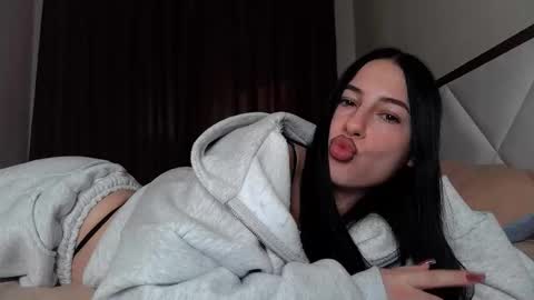 Snapshot of delly_love chatting on October 20, 2:42 pm delly_love online show from October 20, 2:42 pm