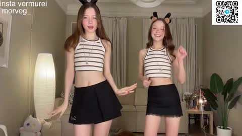 Snapshot of delorathecookie chatting on October 28, 1:44 am Delora online show from October 28, 1:44 am