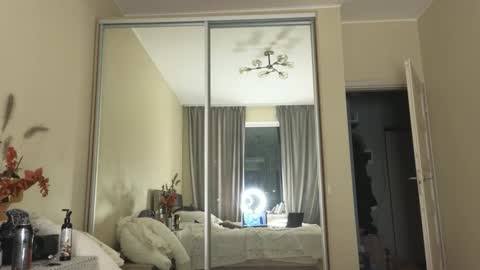 Snapshot of delorathecookie chatting on September 25, 12:32 am Delora online show from September 25, 12:32 am