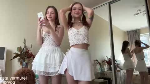 Snapshot of delorathecookie chatting on October 3, 8:52 am Delora online show from October 3, 8:52 am