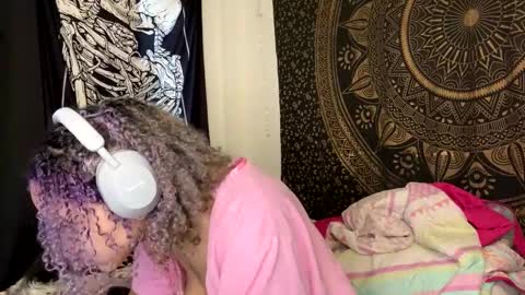 Snapshot of deluxxxeblu chatting on January 19, 5:39 pm TankinBody online show from January 19, 5:39 pm