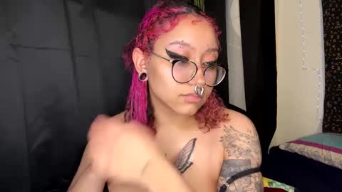 Snapshot of deluxxxeblu chatting on February 27, 3:47 am TankinBody online show from February 27, 3:47 am