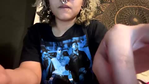 Snapshot of deluxxxeblu chatting on February 11, 3:29 am TankinBody online show from February 11, 3:29 am