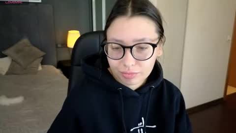 Snapshot of demi_loran chatting on October 25, 5:59 am DEMI online show from October 25, 5:59 am