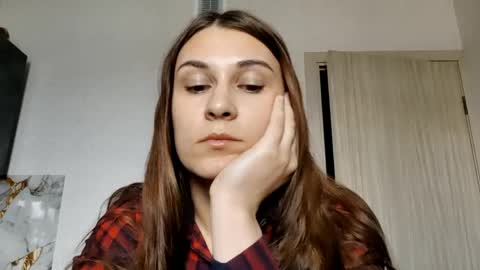 Mia online show from April 23, 12:29 pm